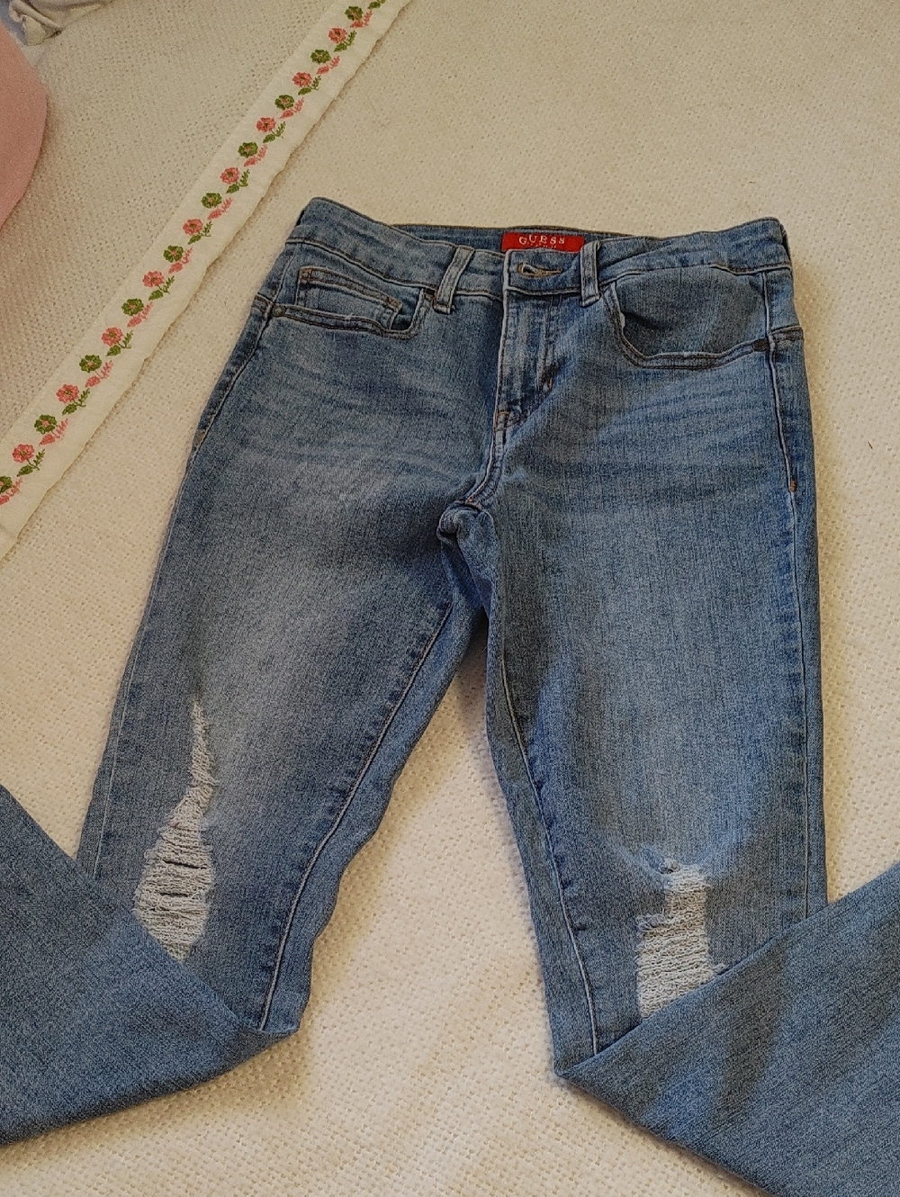 GUESS Women's Medium Blue Ripped Skinny Jeans